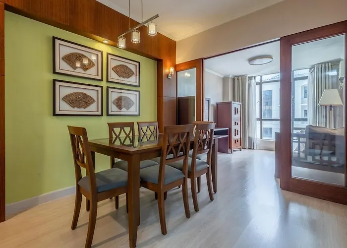 2br Forbeswood Heights Forbestown Bgc * Manila